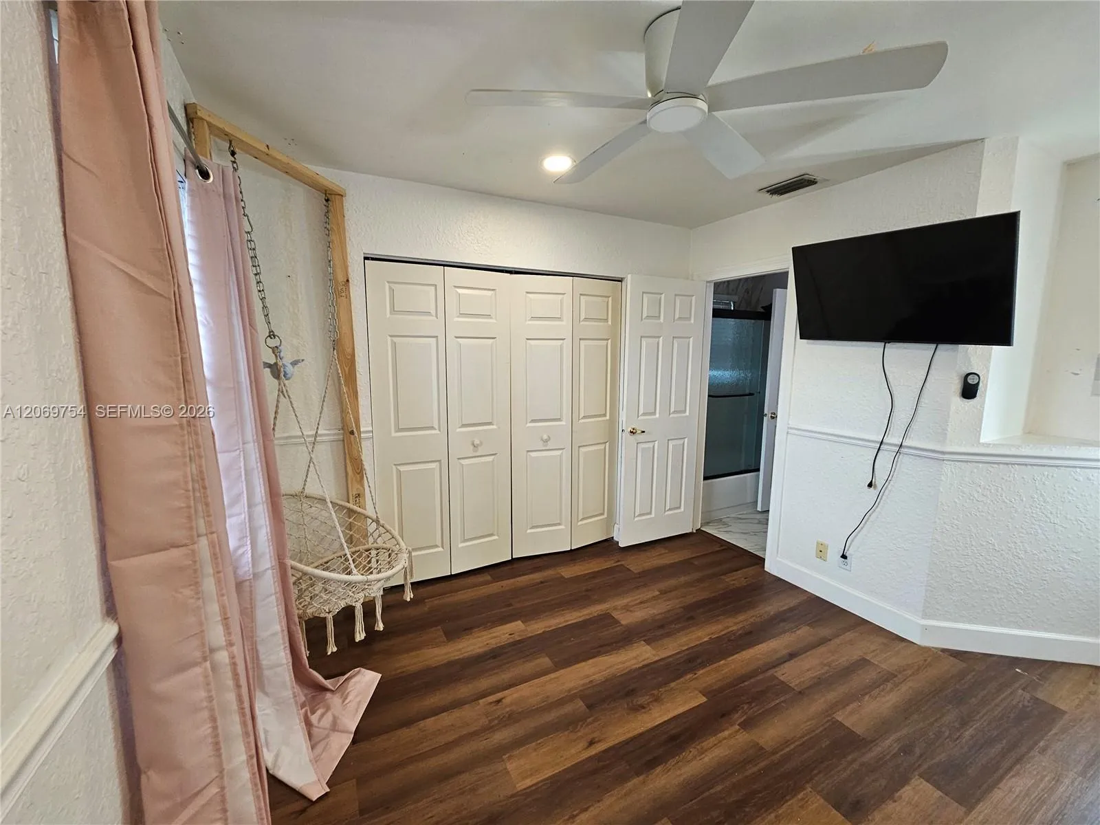 3rd bedroom with two closets