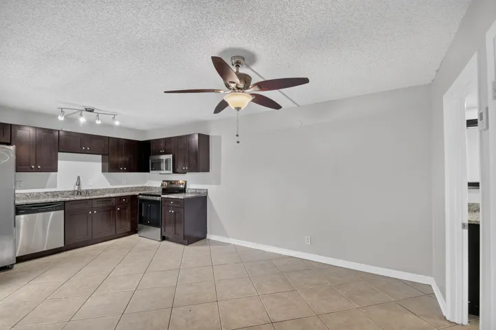 Kitchen / dining area