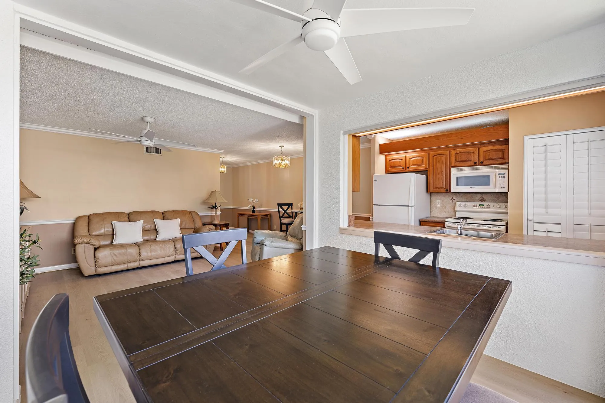Dining & Kitchen