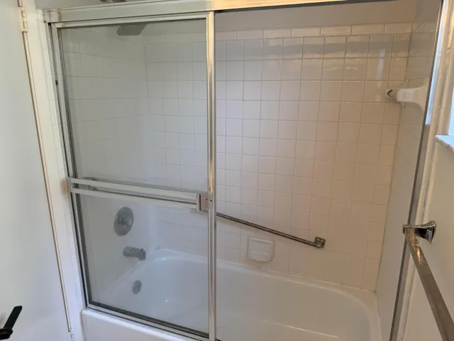 2nd bathroom tub