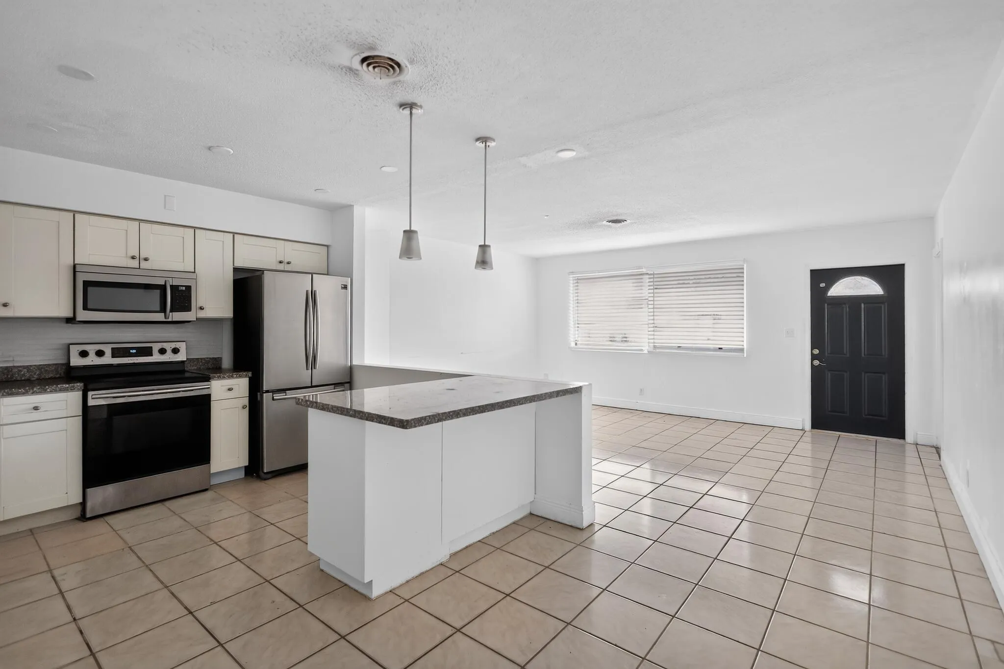 22_5845_Arthur_St-Kitchen-9758