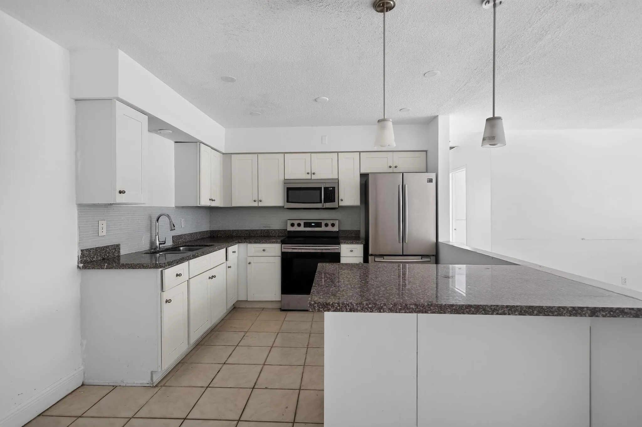 24_5845_Arthur_St-Kitchen-9755