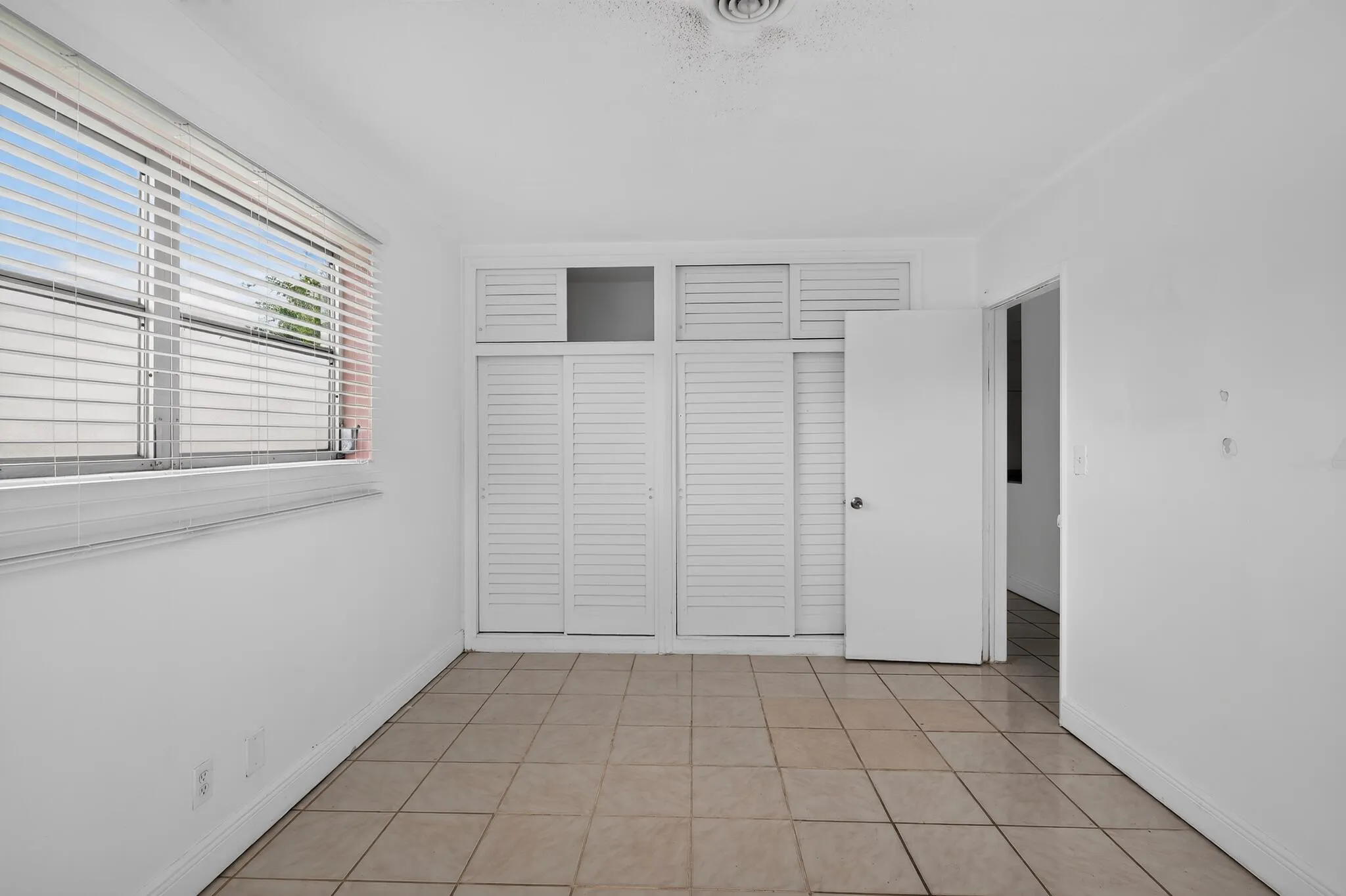 29_5845_Arthur_St-Bedroom-9761