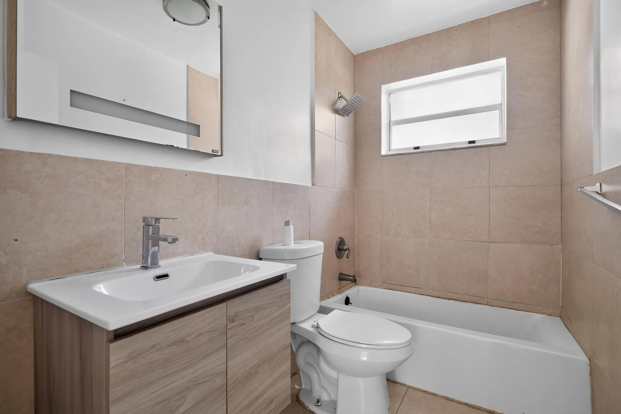 36_5845_Arthur_St-Bathroom-9768