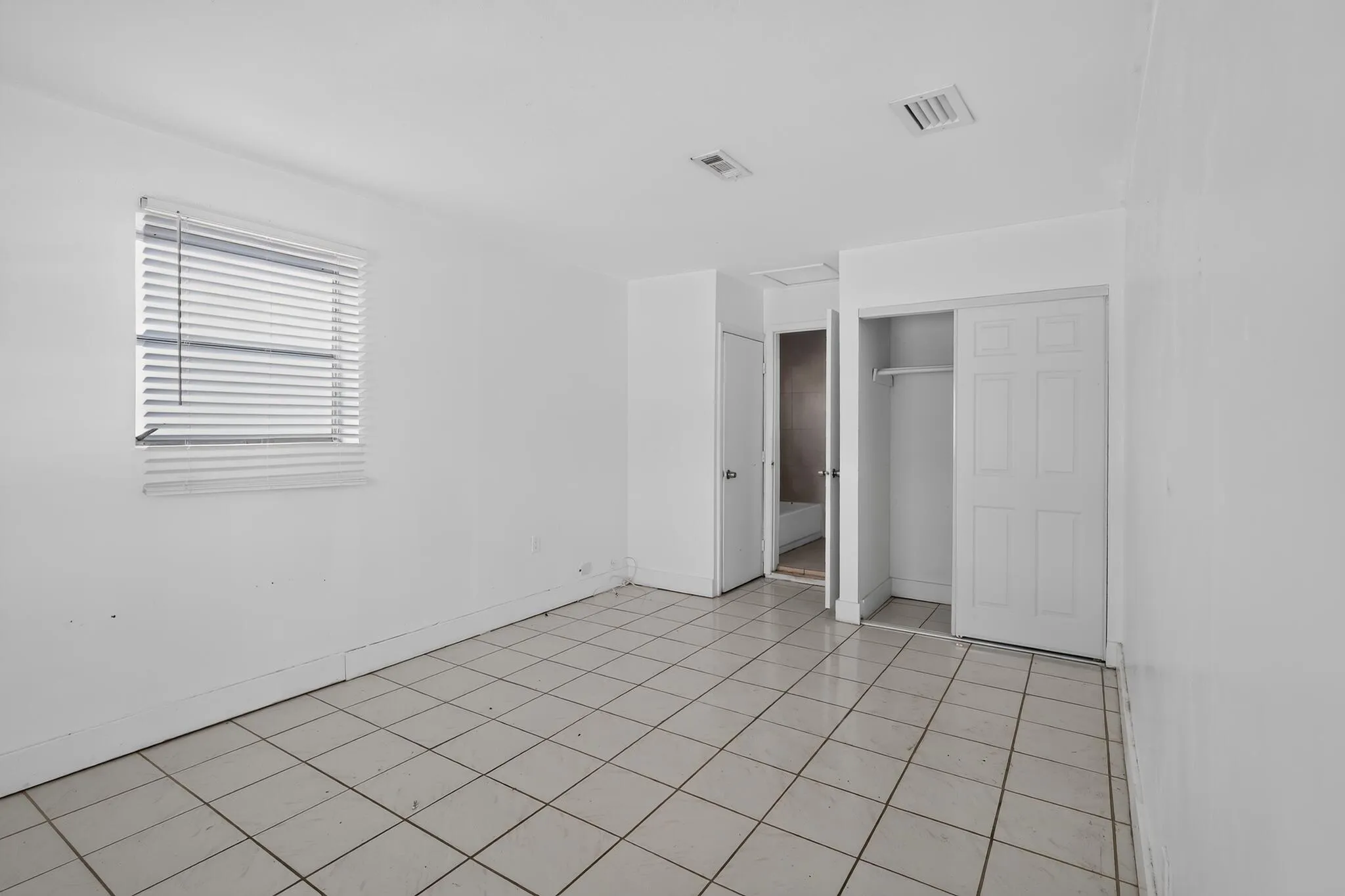 26_5845_Arthur_St-Bedroom-9772