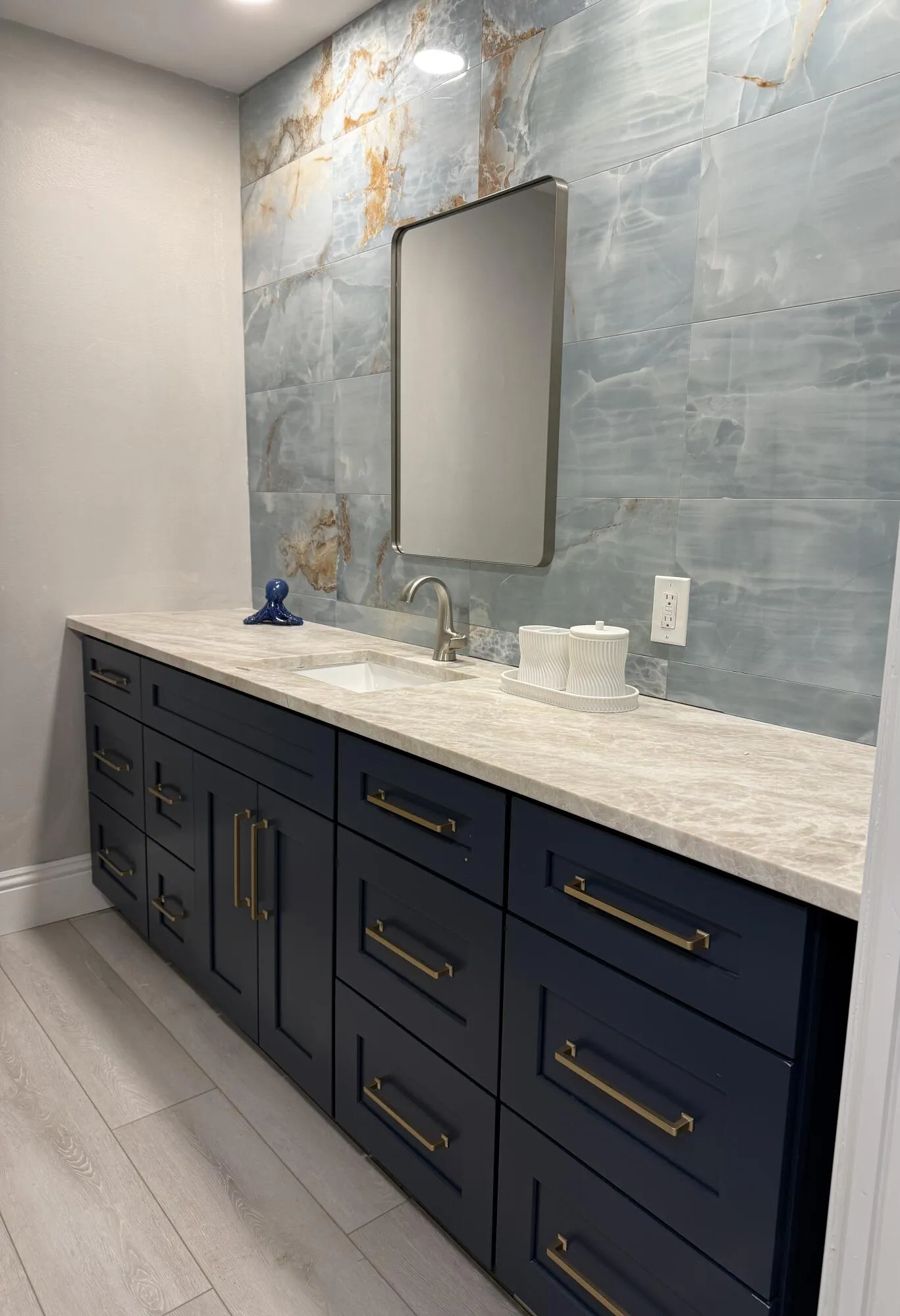 Bedroom 2 en-suite bathroom