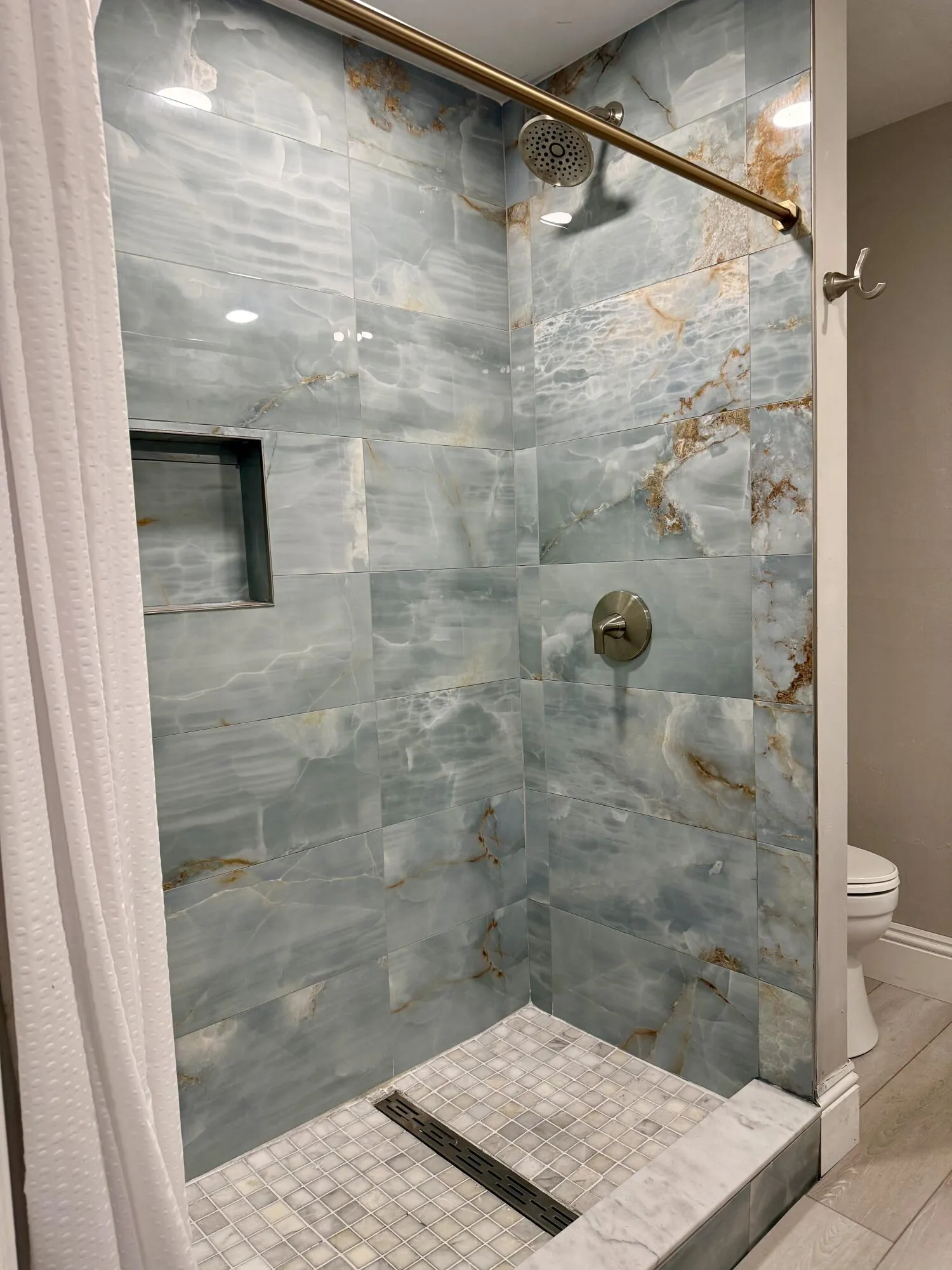 Bedroom 2 en-suite shower