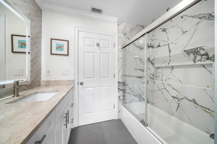 Shower/bath combo 3