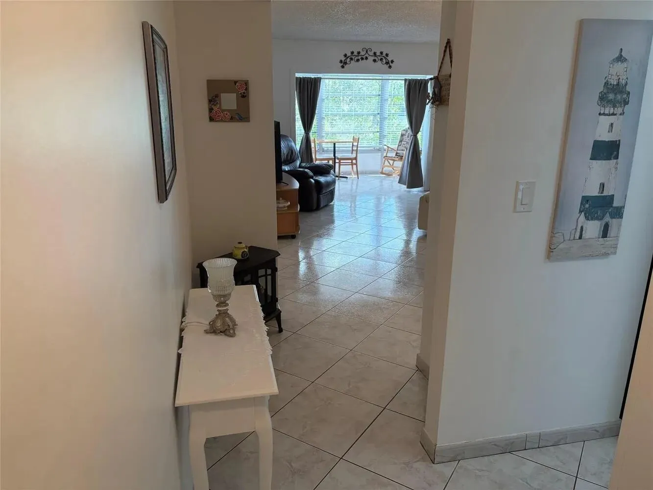 Main Entrance -Hallway