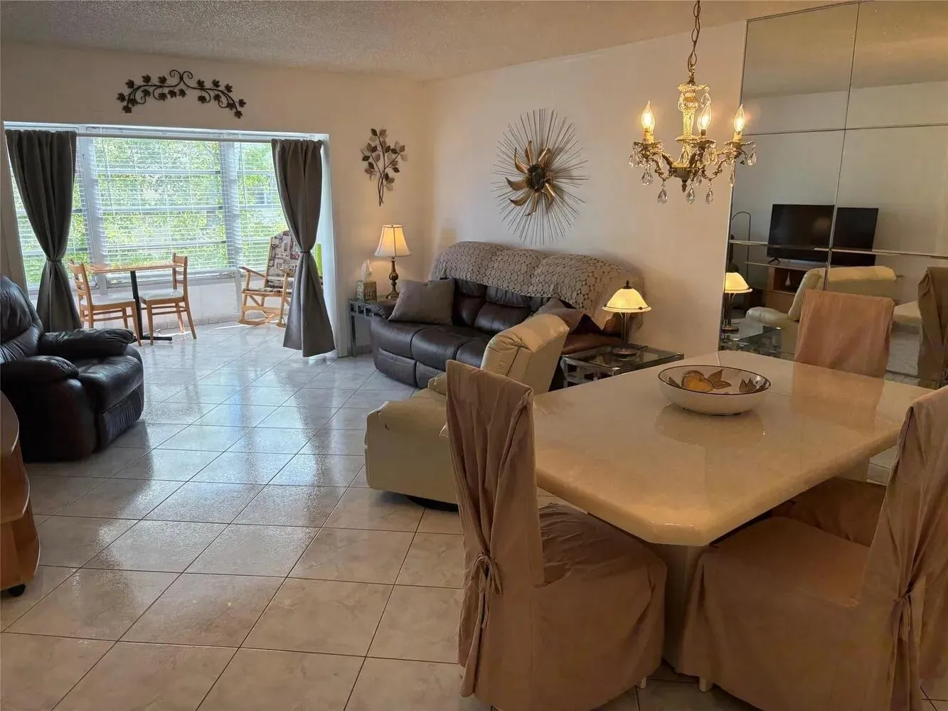 Living - Dinng Area