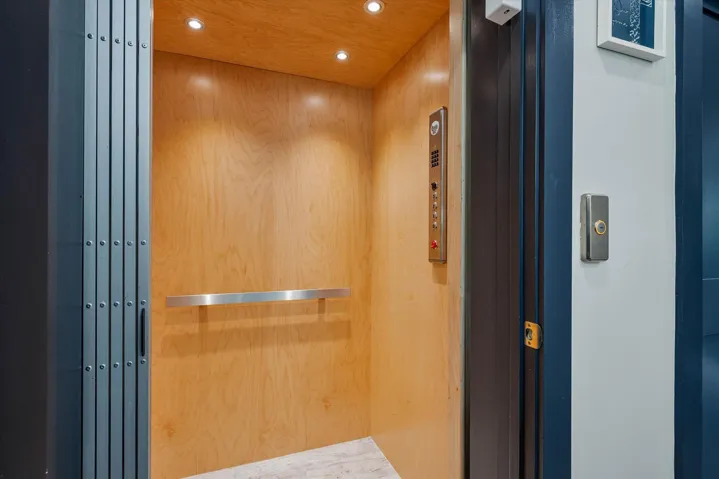 Elevator to all floors