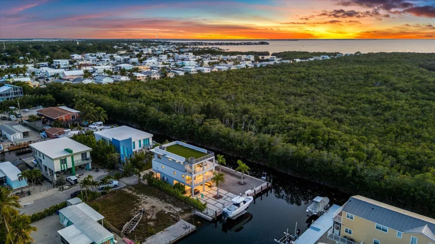 Complete privacy facing mangroves