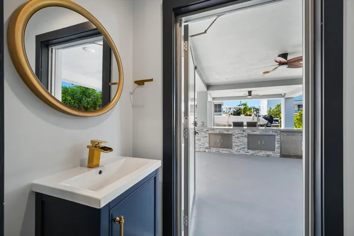 Guest cabana bath