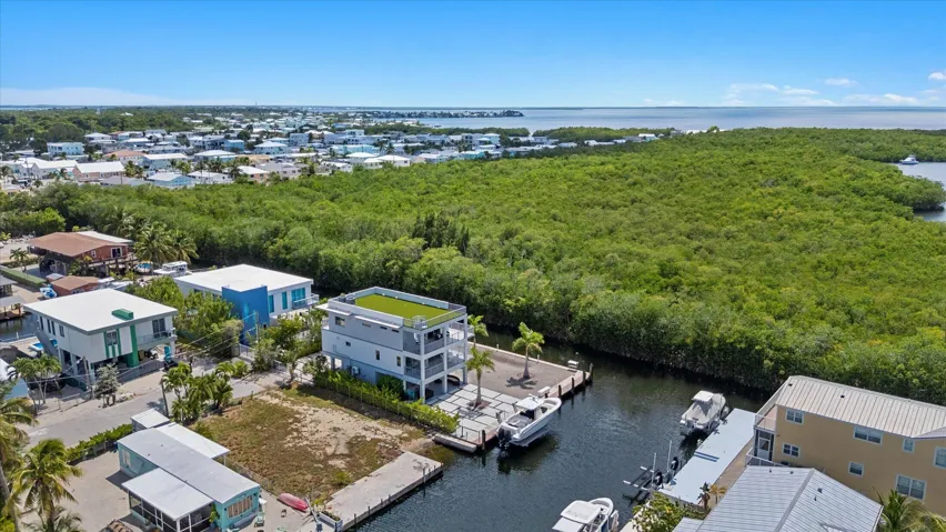 Very private lot facing the mangrove