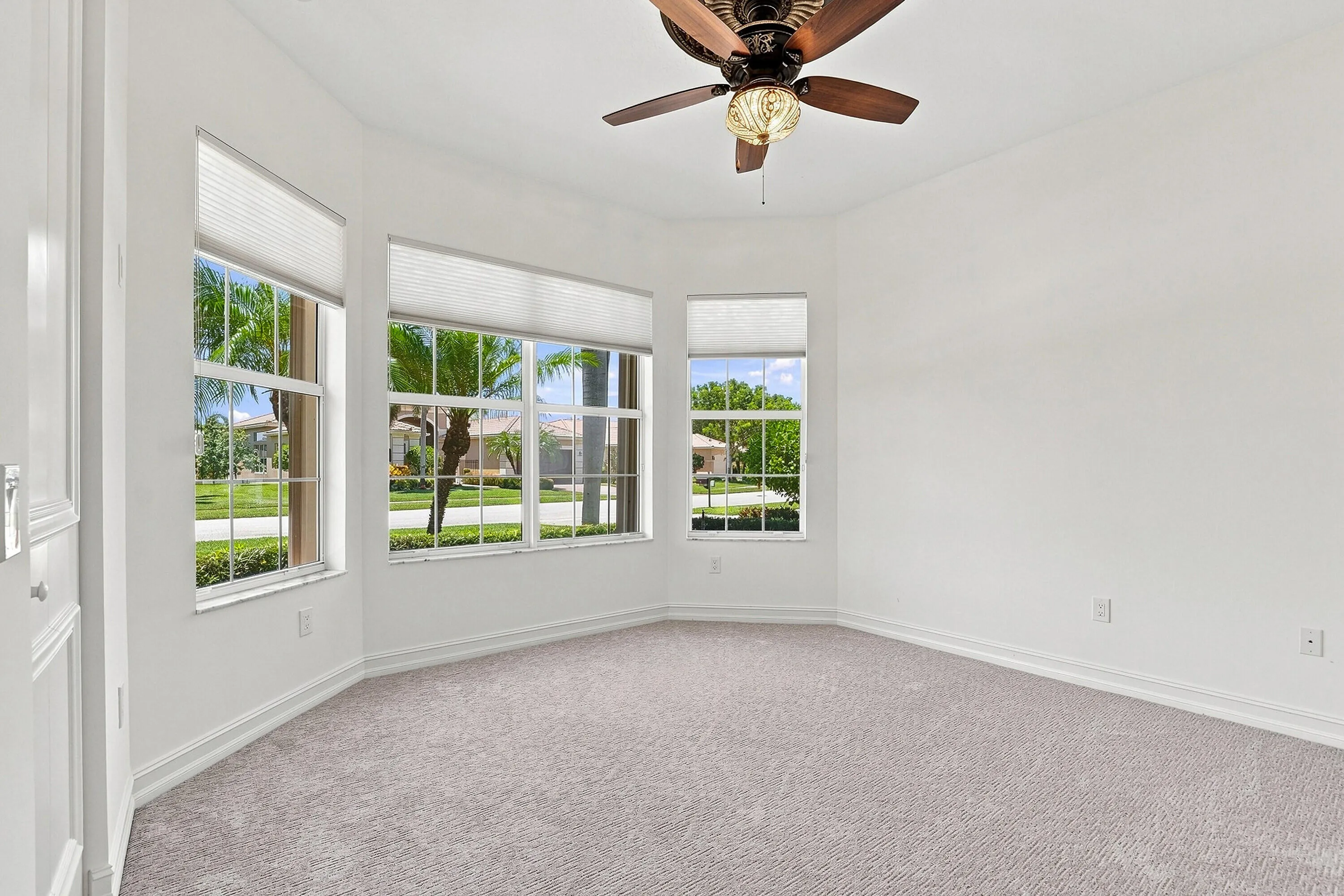 bedroom w/ensuite