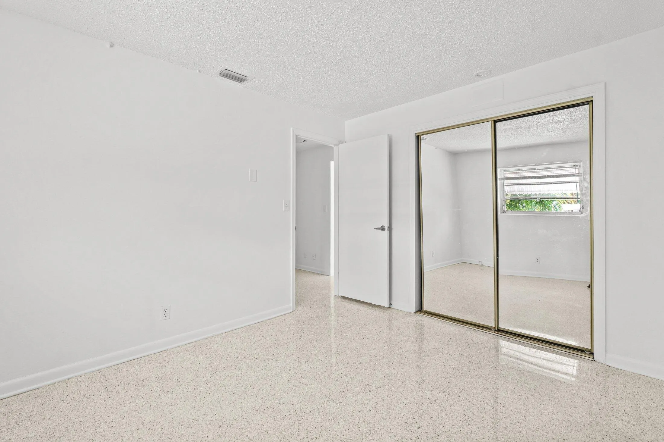 017-211SunriseAvenue-5-Lantana-FL-33462-