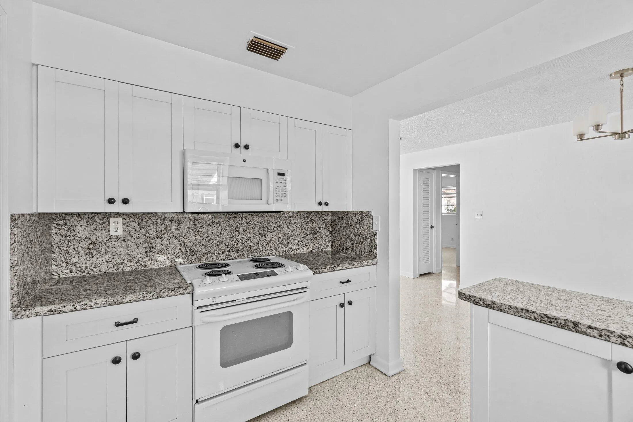 005-211SunriseAvenue-5-Lantana-FL-33462-