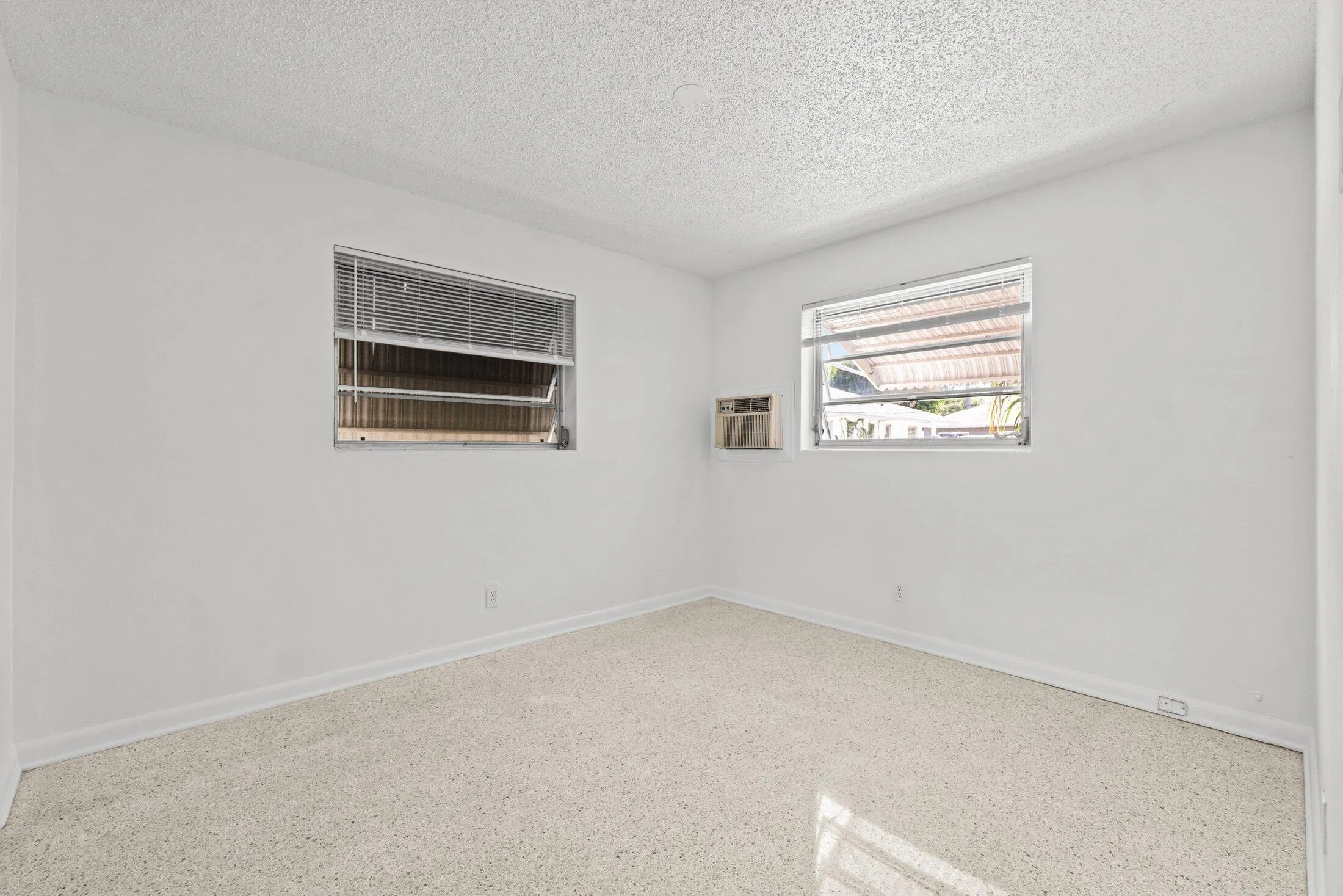 016-211SunriseAvenue-5-Lantana-FL-33462-