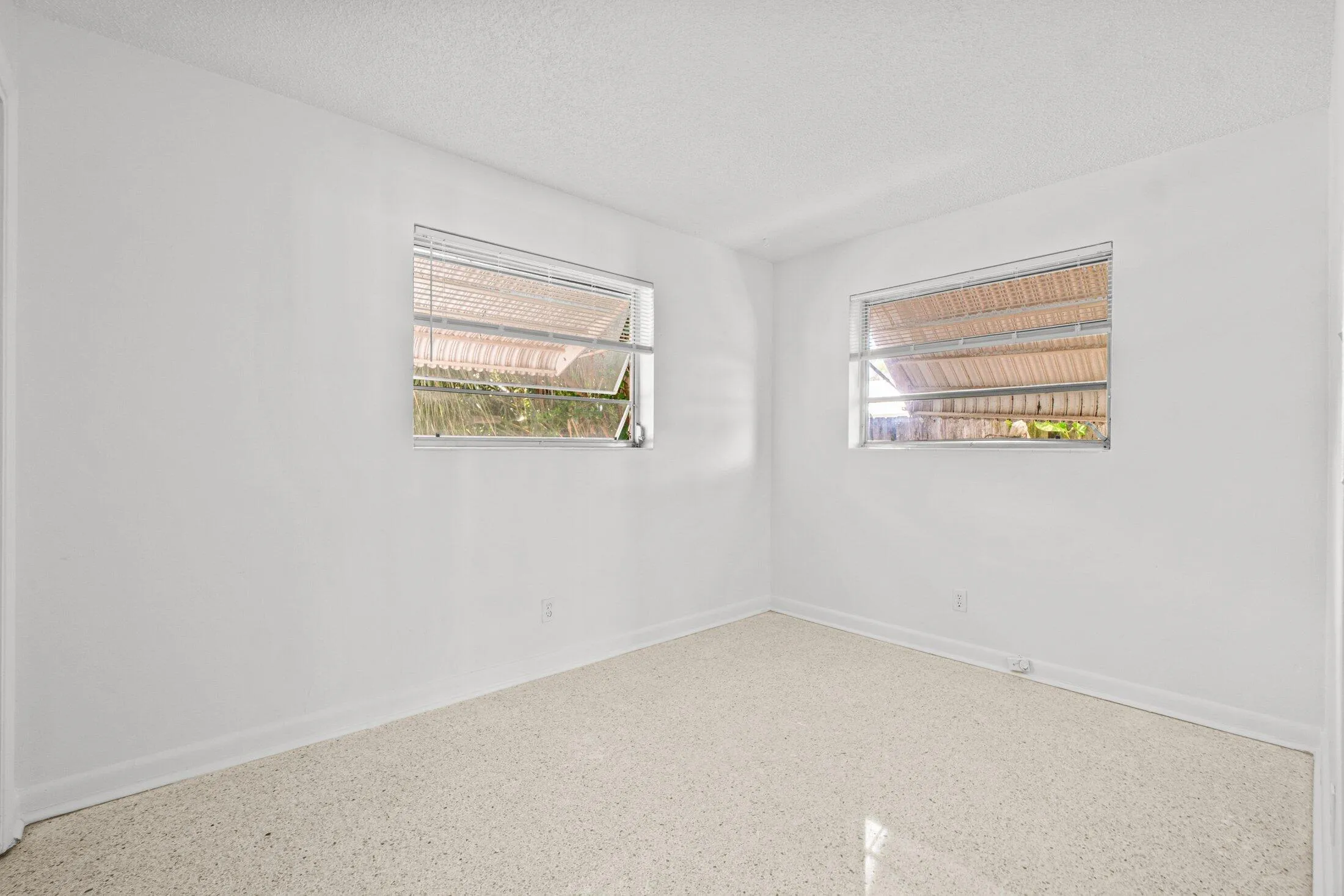 015-211SunriseAvenue-5-Lantana-FL-33462-