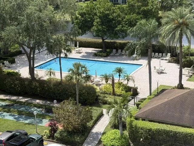 We are a POOLSIDE Bldg!