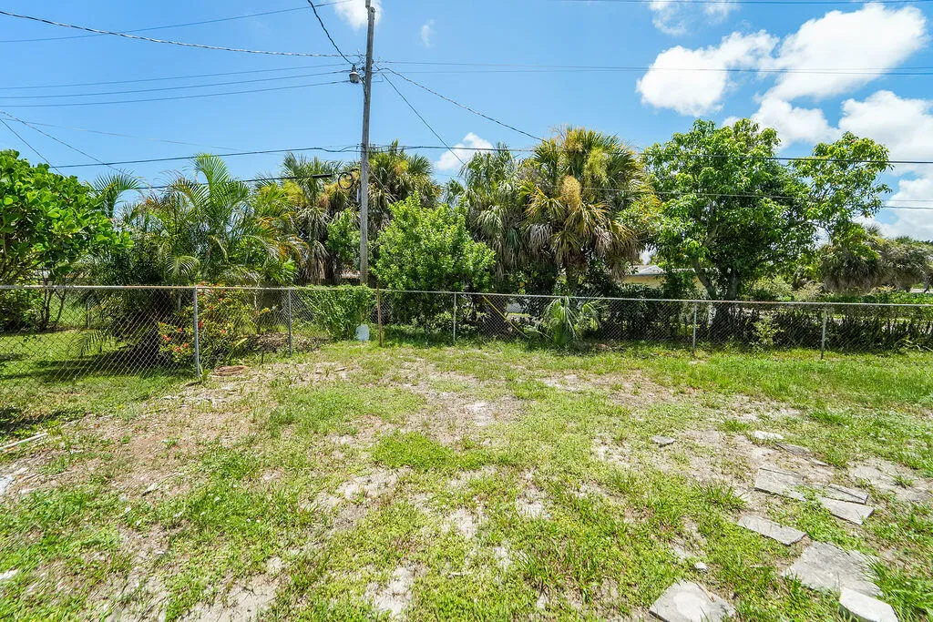 13829thStreetWestPalmBeacho-1