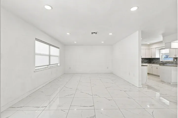 9-web-or-mls-Photo(3)-topaz