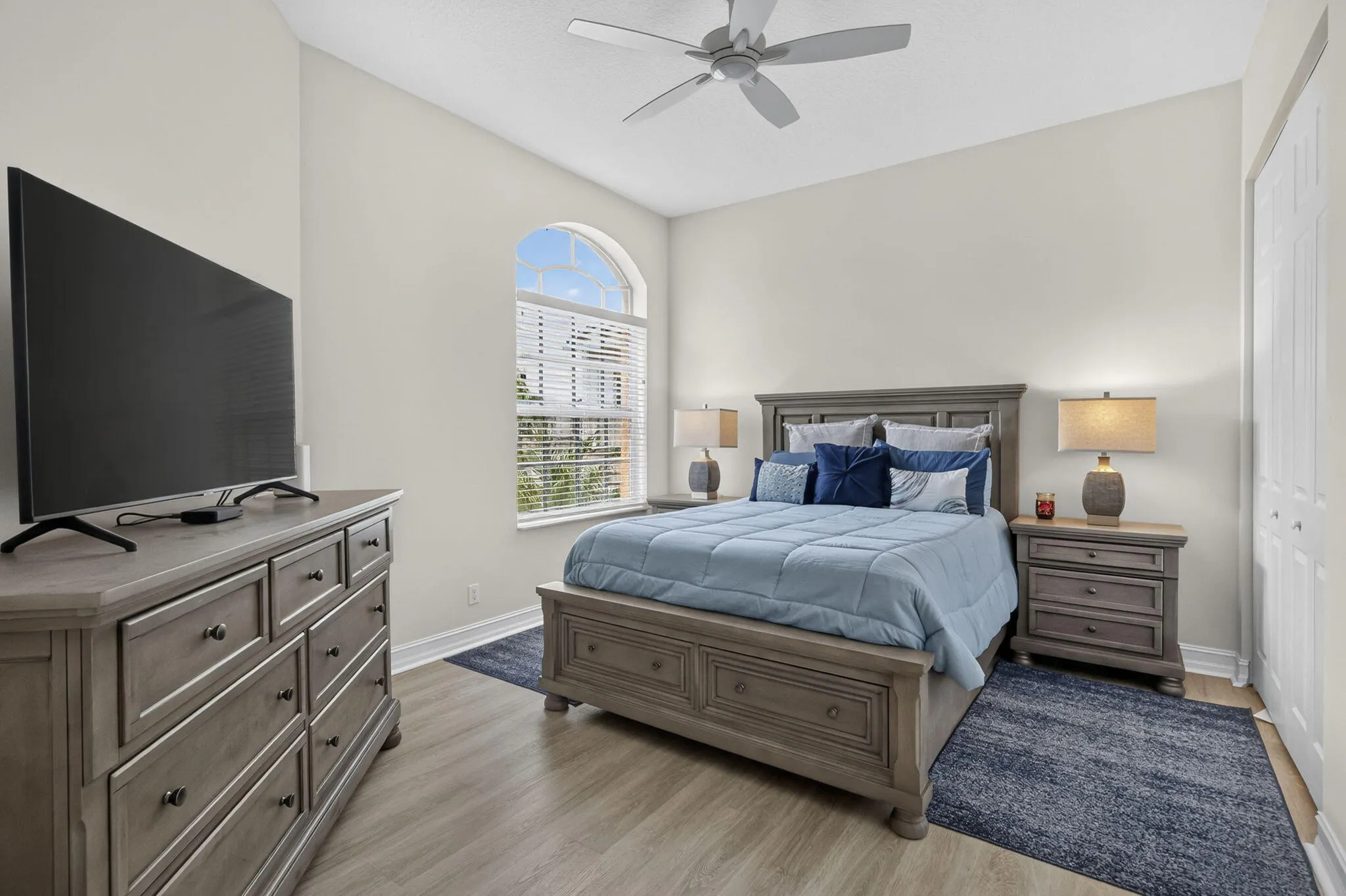 Guest bedroom