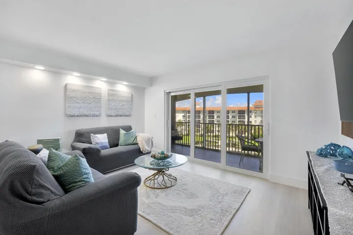 2871 N Ocean Blvd u406_045