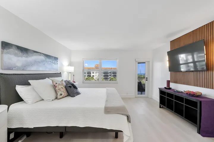 2871 N Ocean Blvd u406_030