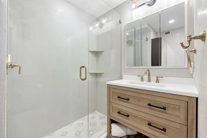 2871 N Ocean Blvd u406_033