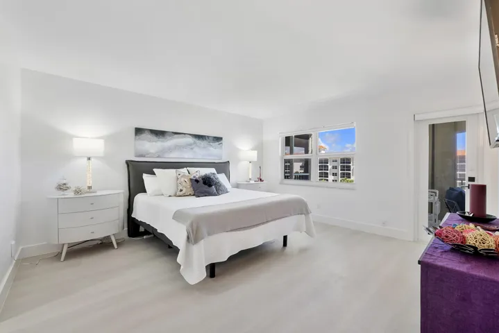 2871 N Ocean Blvd u406_029
