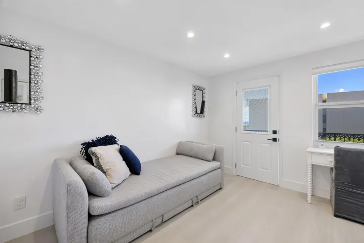 2871 N Ocean Blvd u406_023