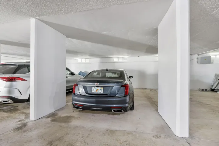 2871 N Ocean Blvd u406_061
