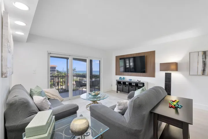 2871 N Ocean Blvd u406_042