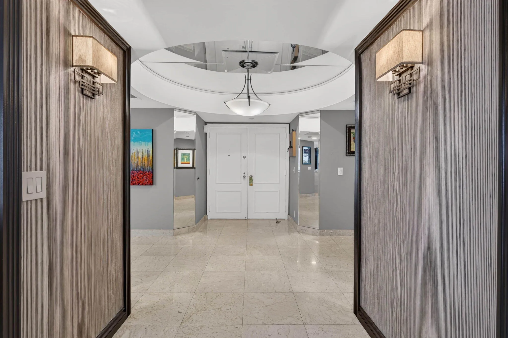 Foyer / Entry