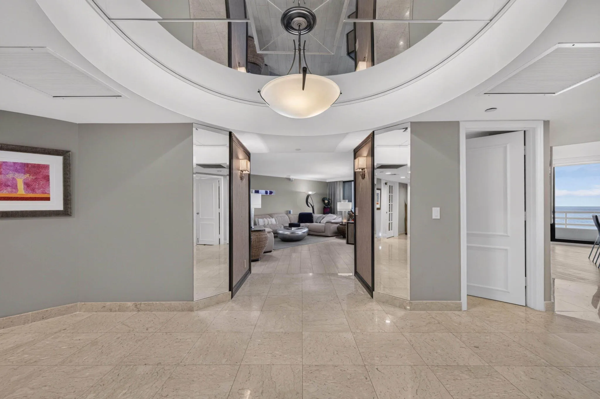 Foyer / Entry