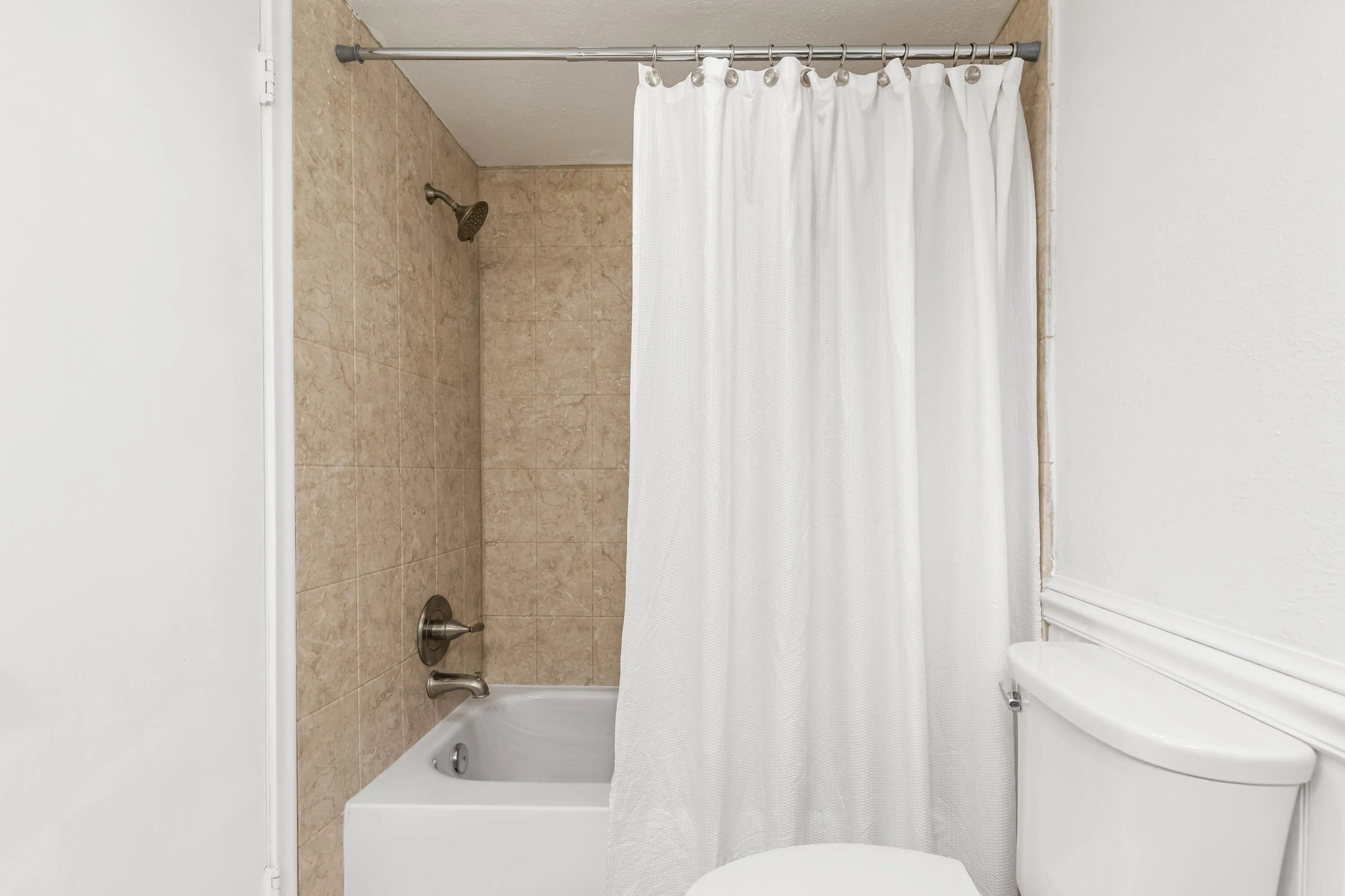 Full Main bath 2