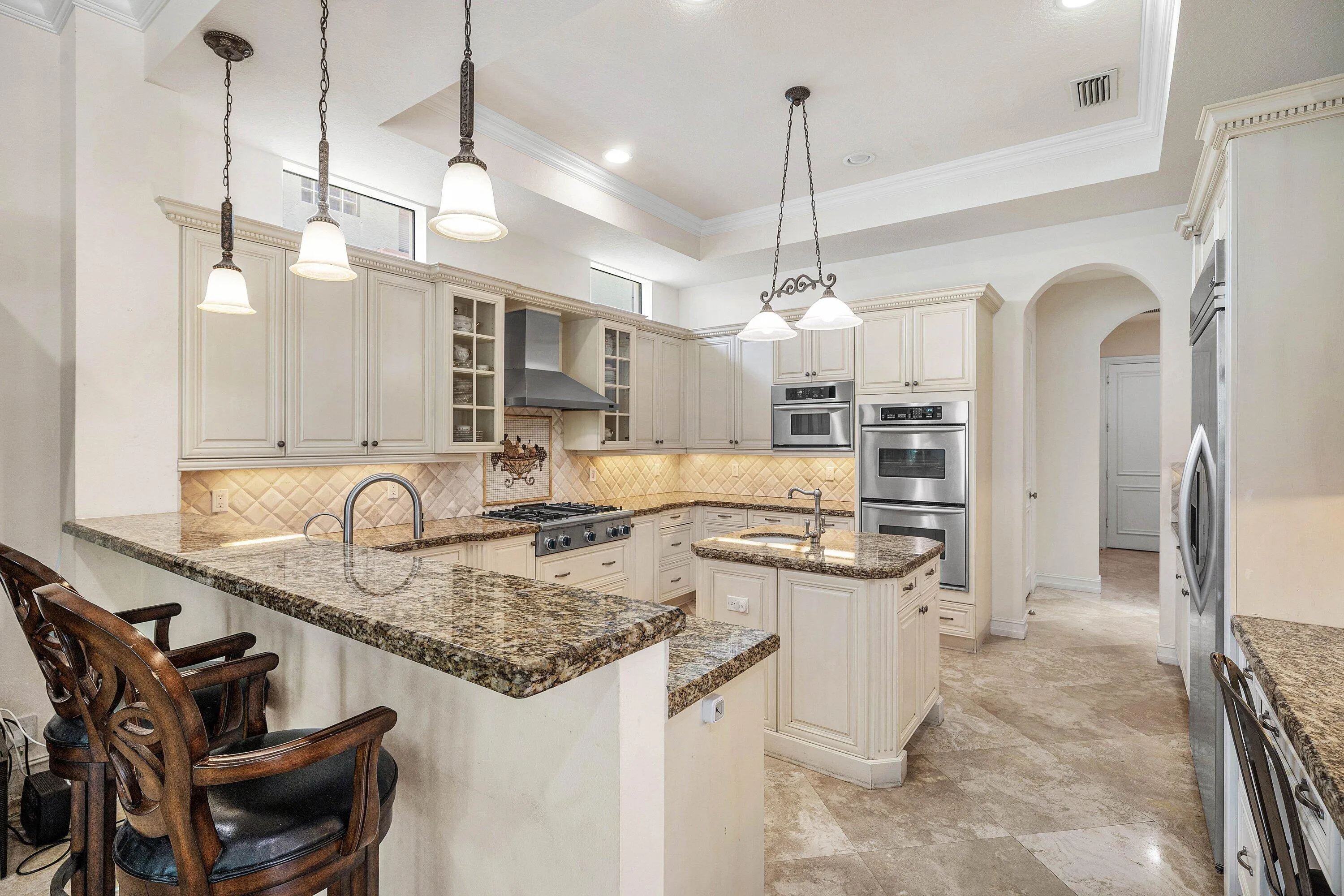 Kitchen-Island-and-Pendant-Lighting
