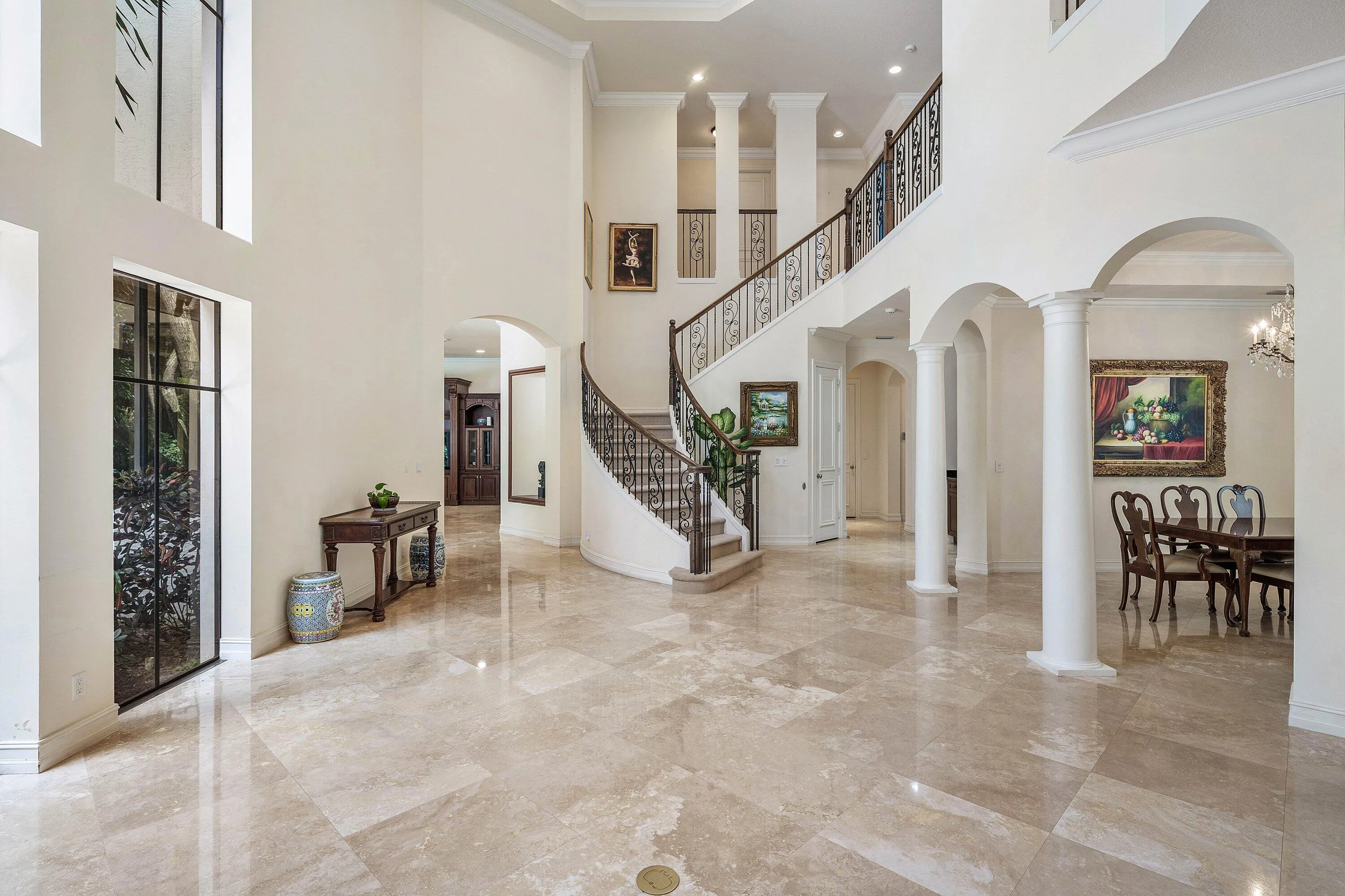 Foyer-and-Curved-Staircase