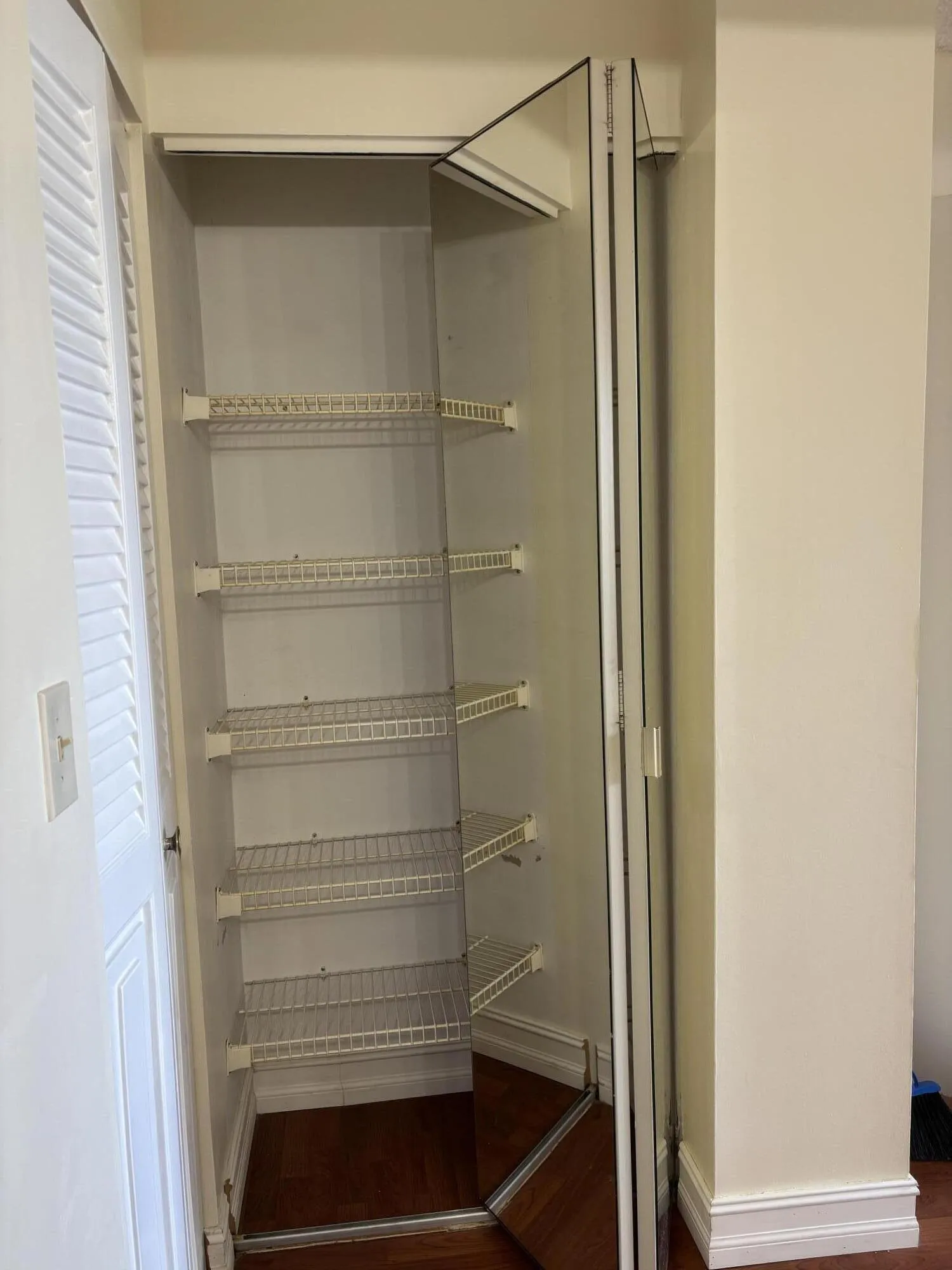 1200 Saint Charles 414 Linen Closet