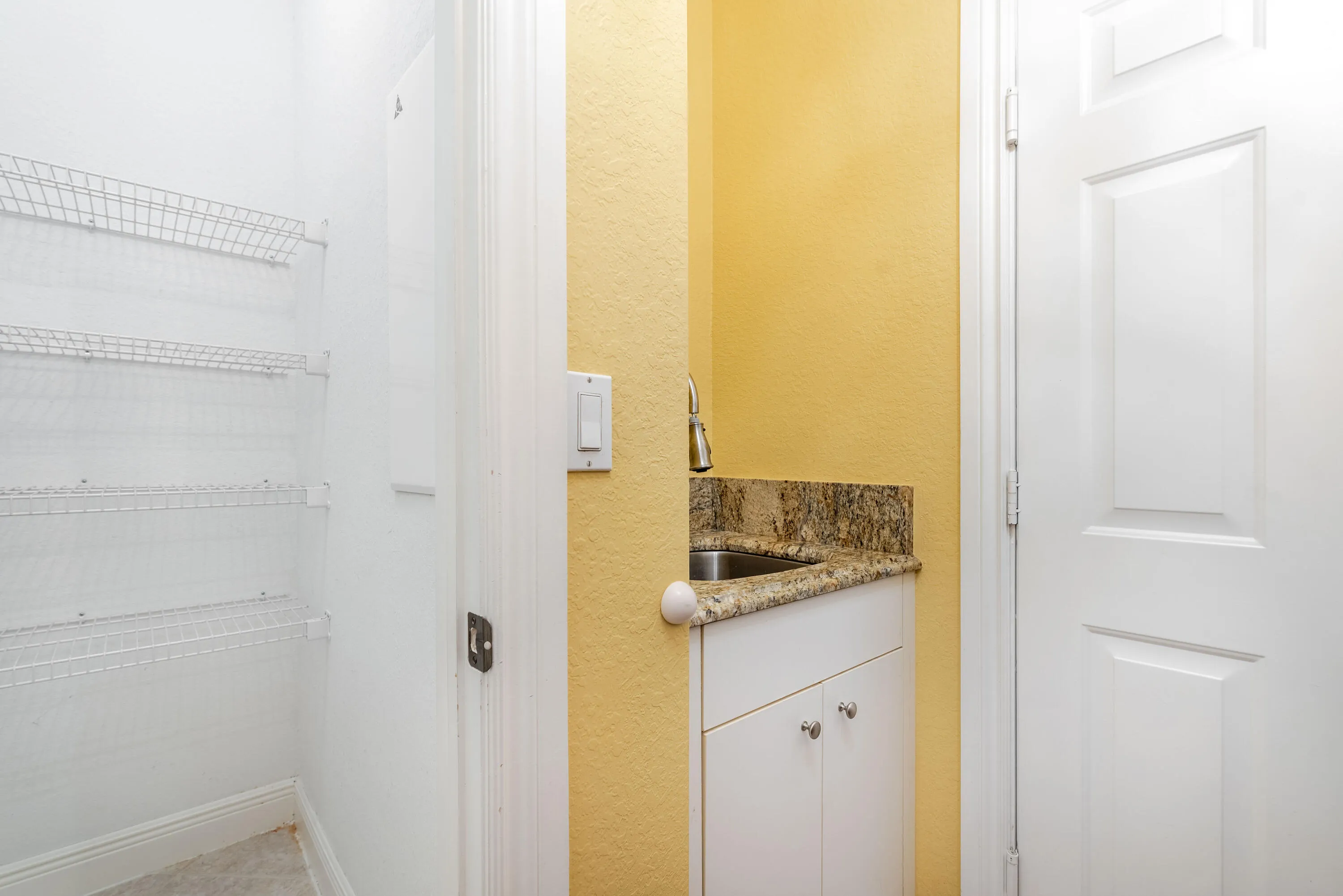 112IsolaCirRoyalPalmBeach-13