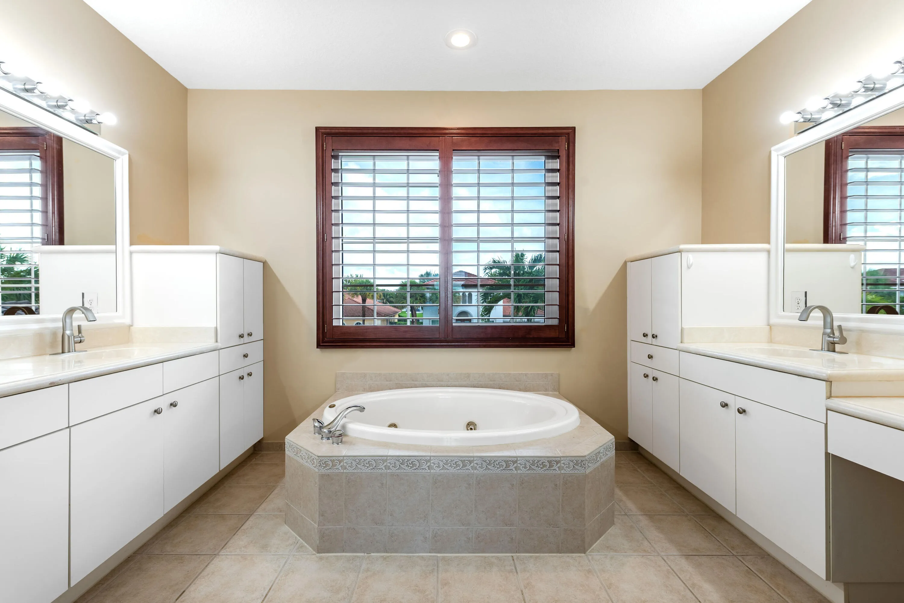 112IsolaCirRoyalPalmBeach-23