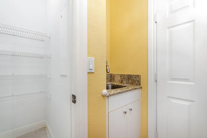 112IsolaCirRoyalPalmBeach-13