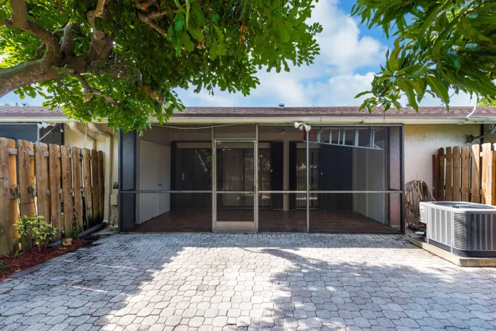 1013NW53rdStDeerfieldBeach-24