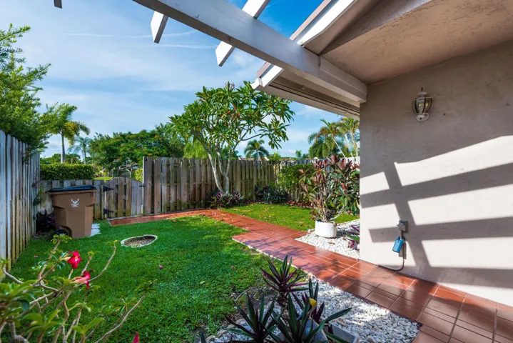 1013NW53rdStDeerfieldBeach-28