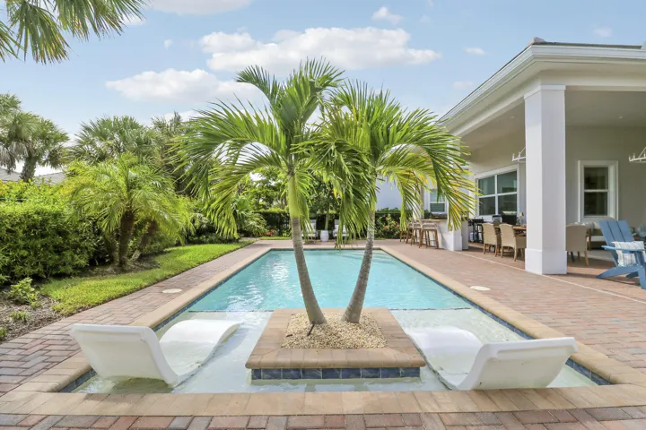 pool/sundeck