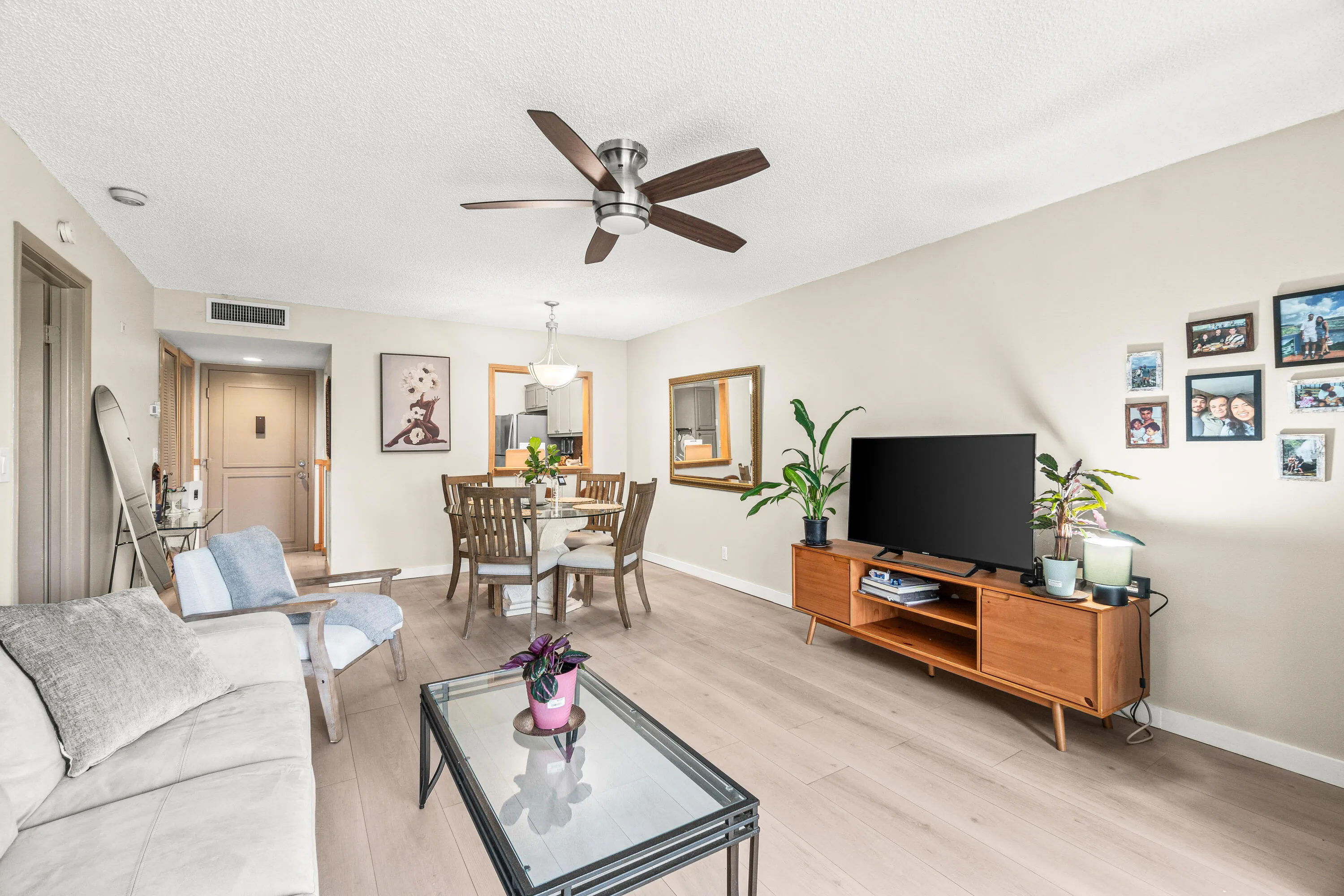 017-5370LasVerdesCircle-209-DelrayBeach-