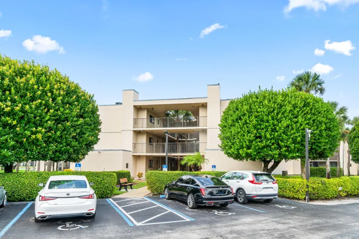 001-5370LasVerdesCircle-209-DelrayBeach-