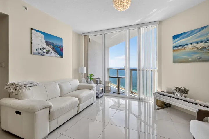 Living Room & Views