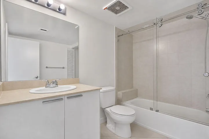 Full Guest Bathroom (1)